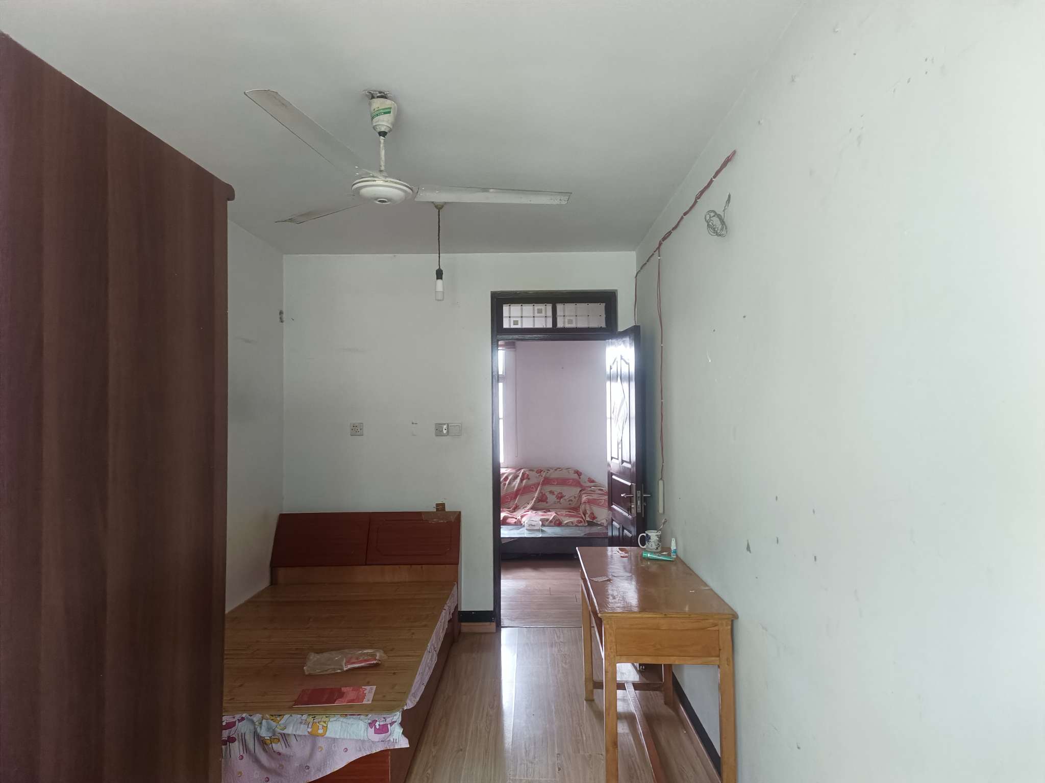 芳草园俱乐部5层2室一厅简单装修，购物方便_5