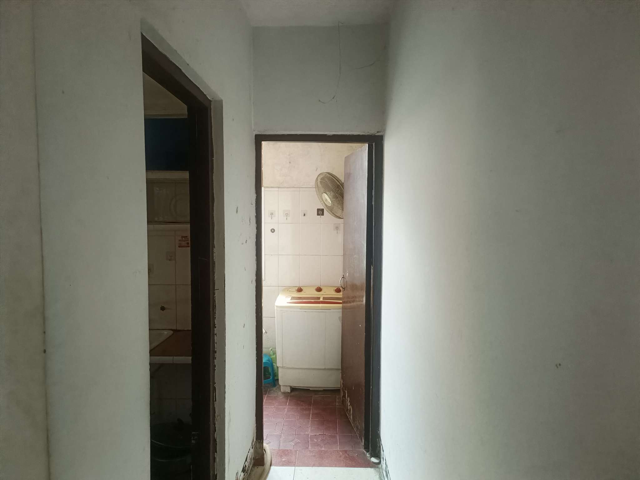 芳草园俱乐部5层2室一厅简单装修，购物方便_11