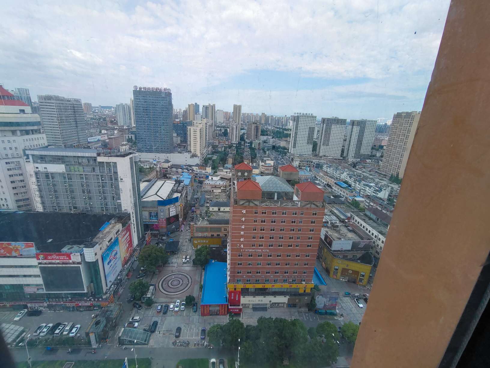 市区黄金地段，世纪天成83平米，24层精装修，家具家电齐全，拎包即住！！_11