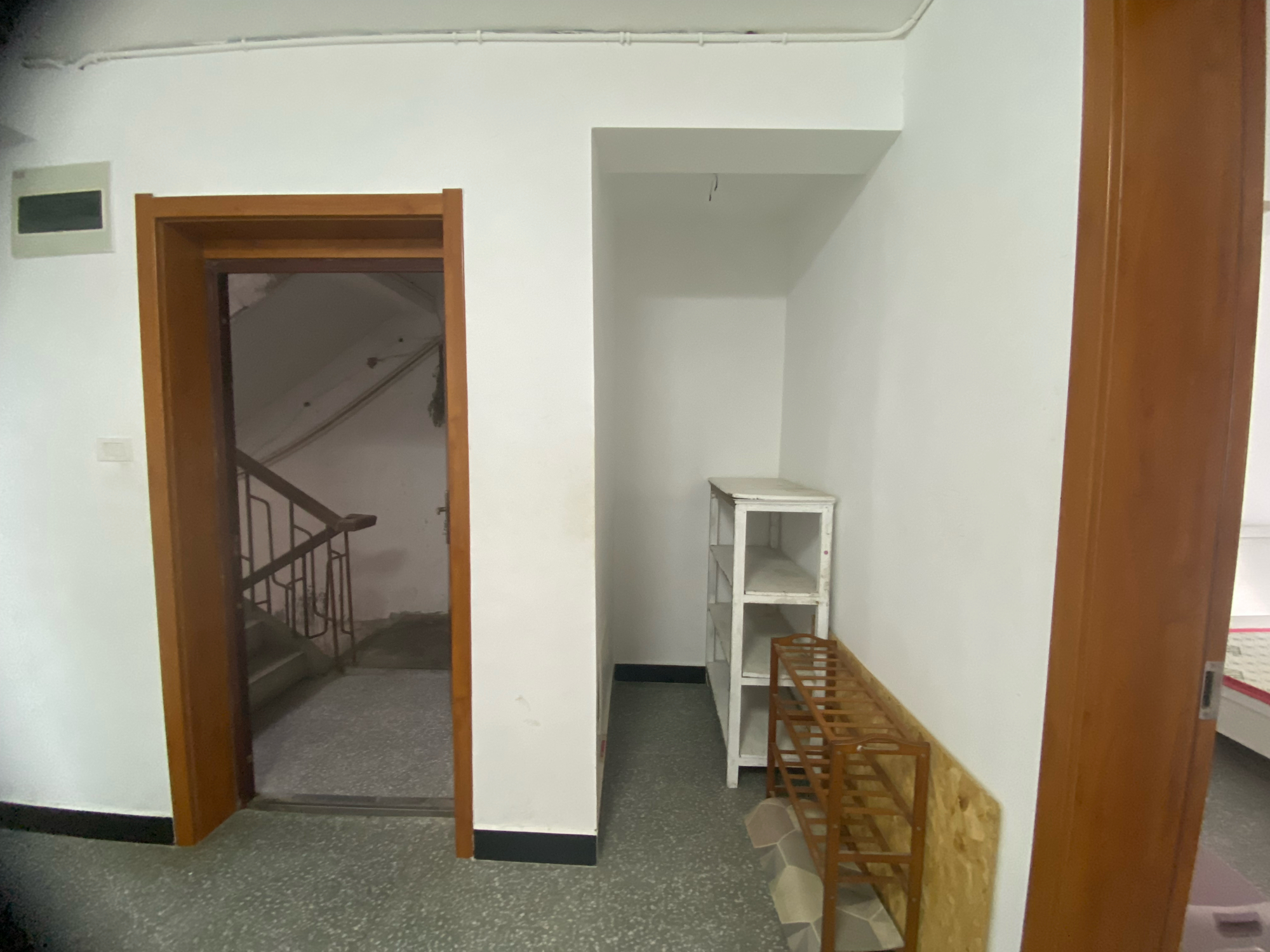 芳草园俱乐部新上一套四楼精装修住房_13