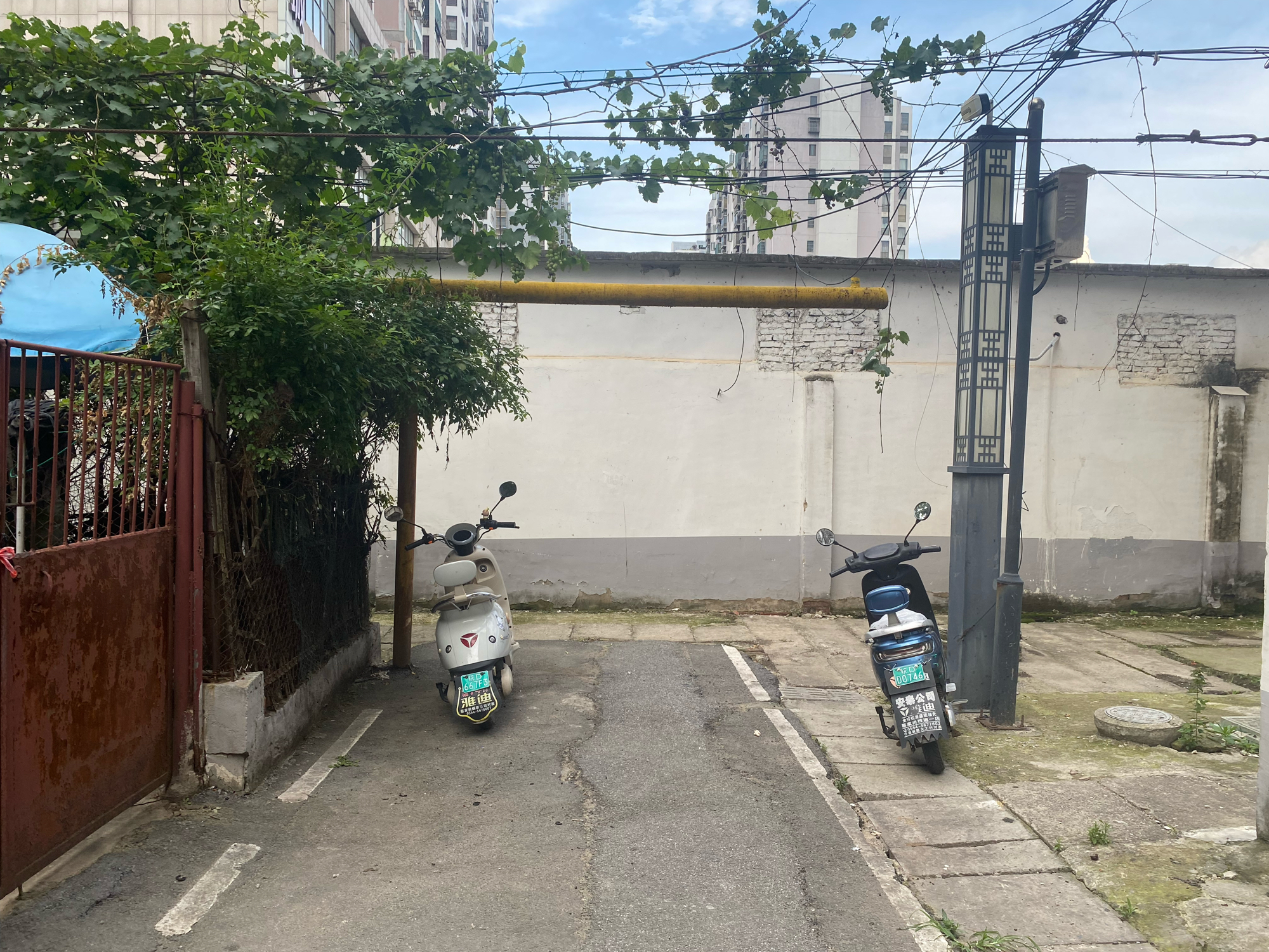 芳草园俱乐部新上一套四楼精装修住房_11