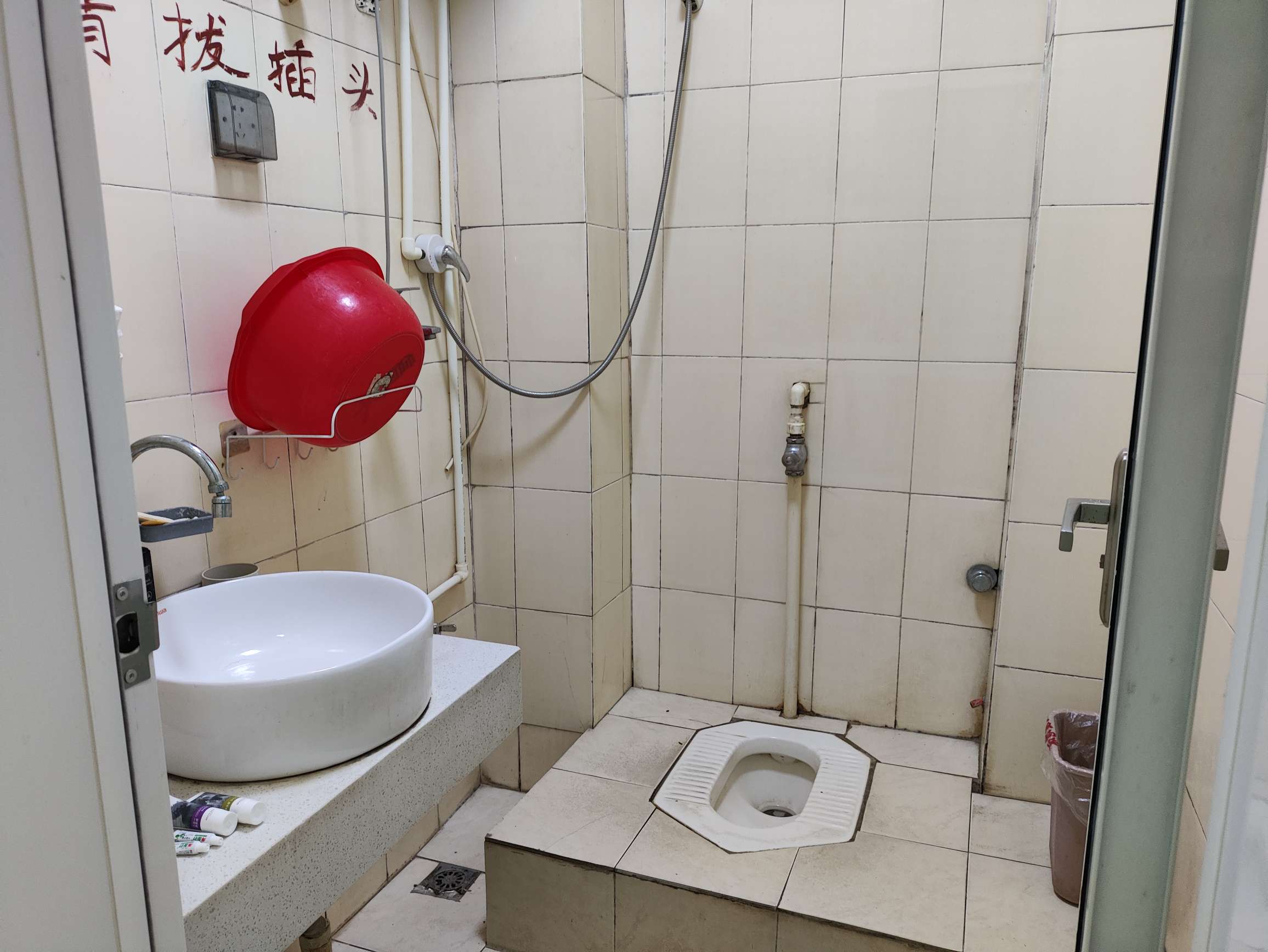3路汽车站出口处 物资回收公司综合楼吉房出租_5