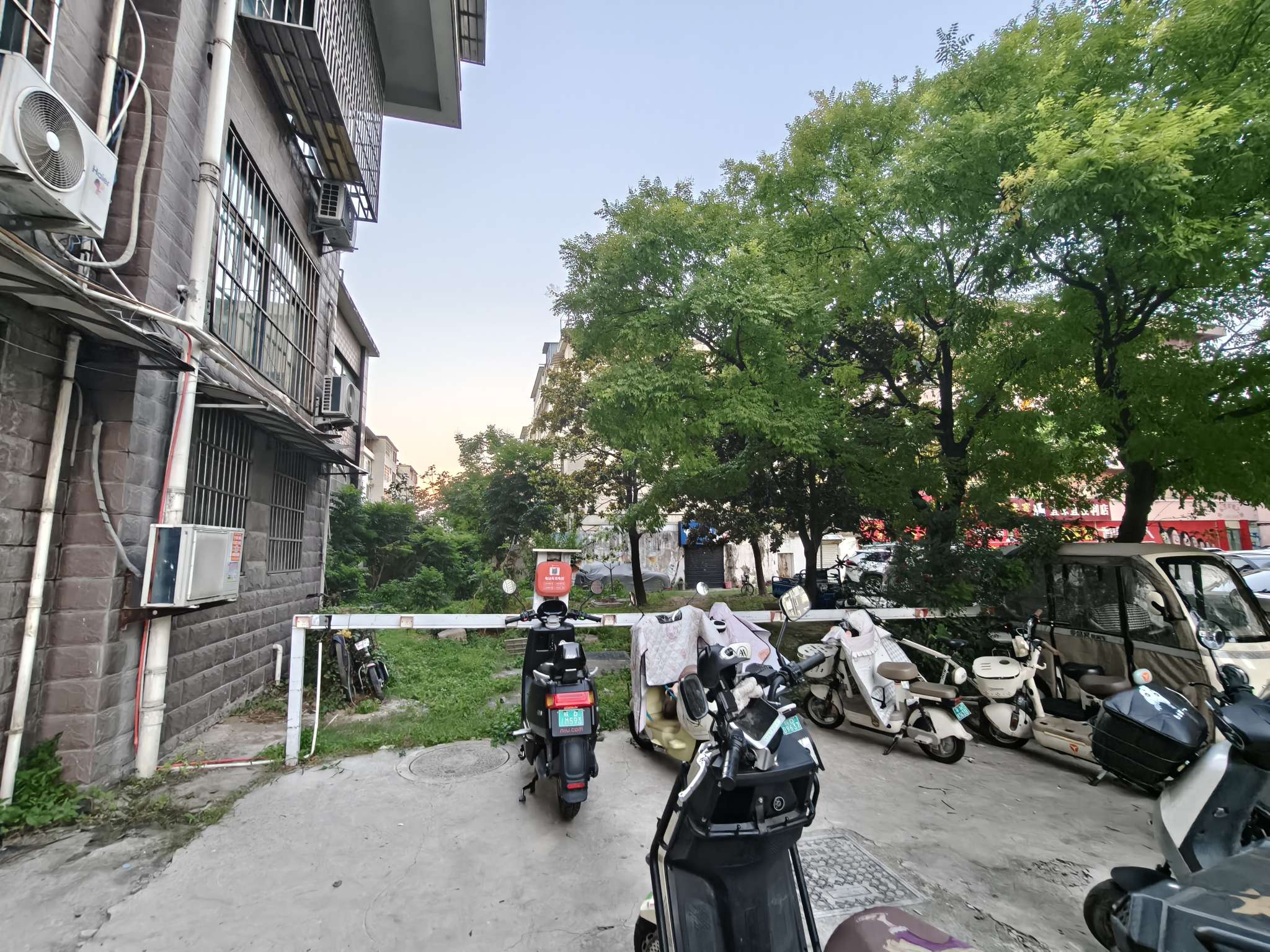 奥林花园 电梯房东边户 140.85平 精装三室二厅 交通便利 配套齐全_14