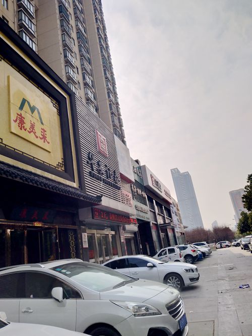 新时代广场,沿街多铺打通,旺铺出售!