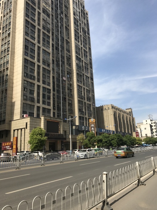 空间大低价出售_淮南田家庵区新时代广场二手房推荐(淮南朝阳房产网)