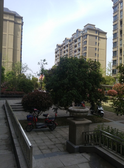 志高壹代城三室毛坯房出售-淮南山南新区二手房-安徽淮南朝阳房产网