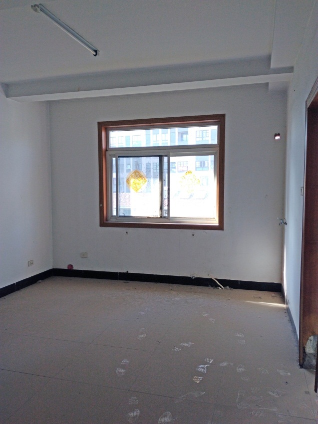 工行家属楼吉房出售