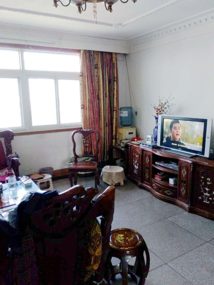 绿苑山庄三室两厅房急售