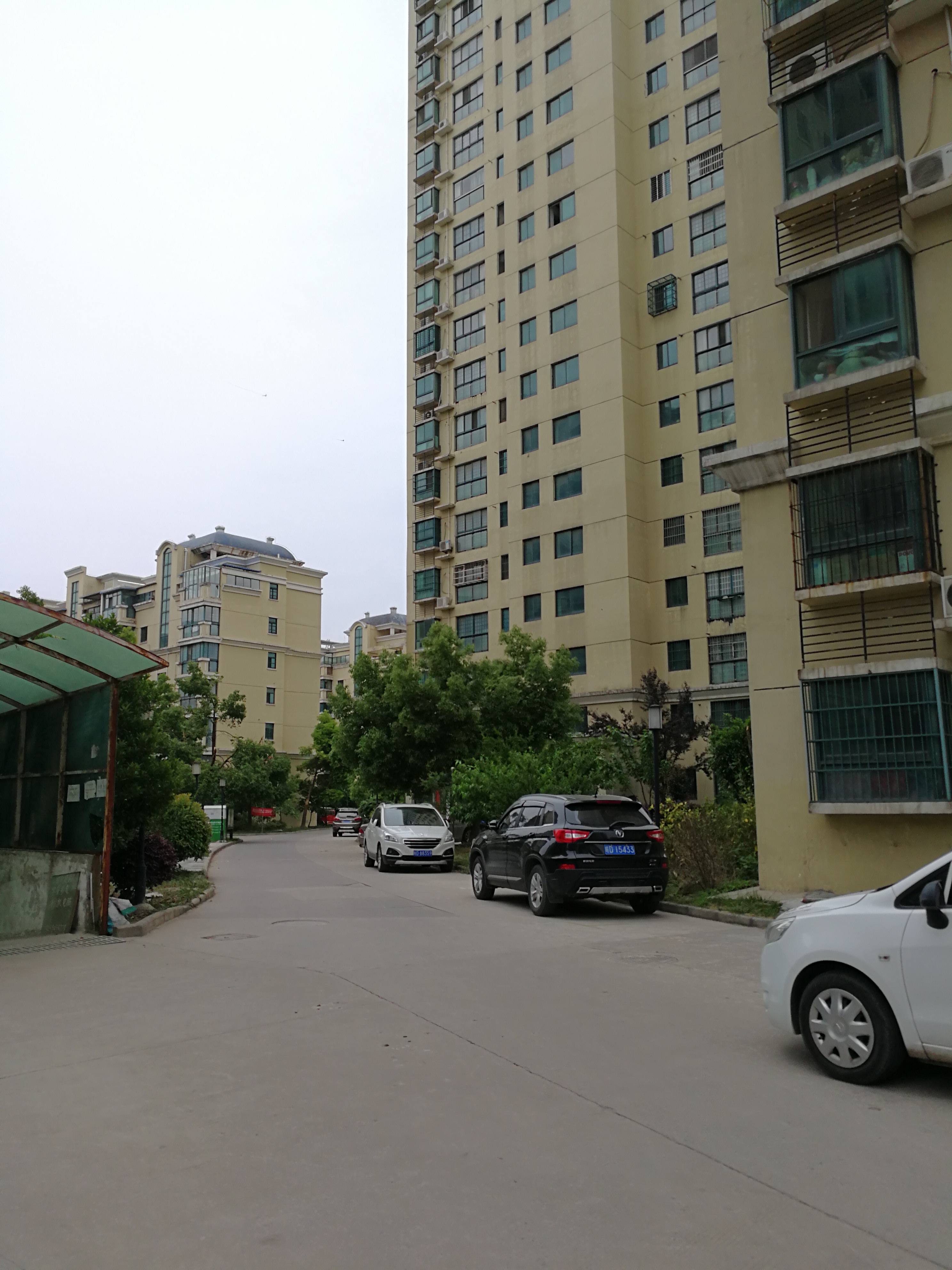 巴黎春天位于田大南路东侧中装3