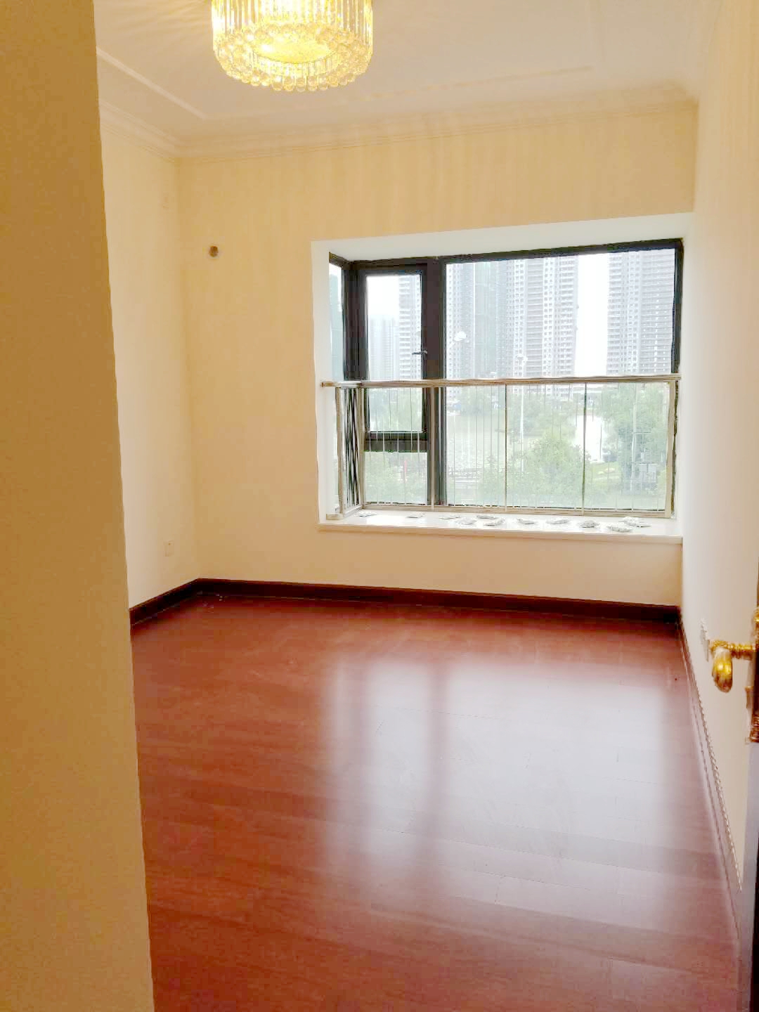 恒大绿洲精装修81平方无遮无挡诚心出售