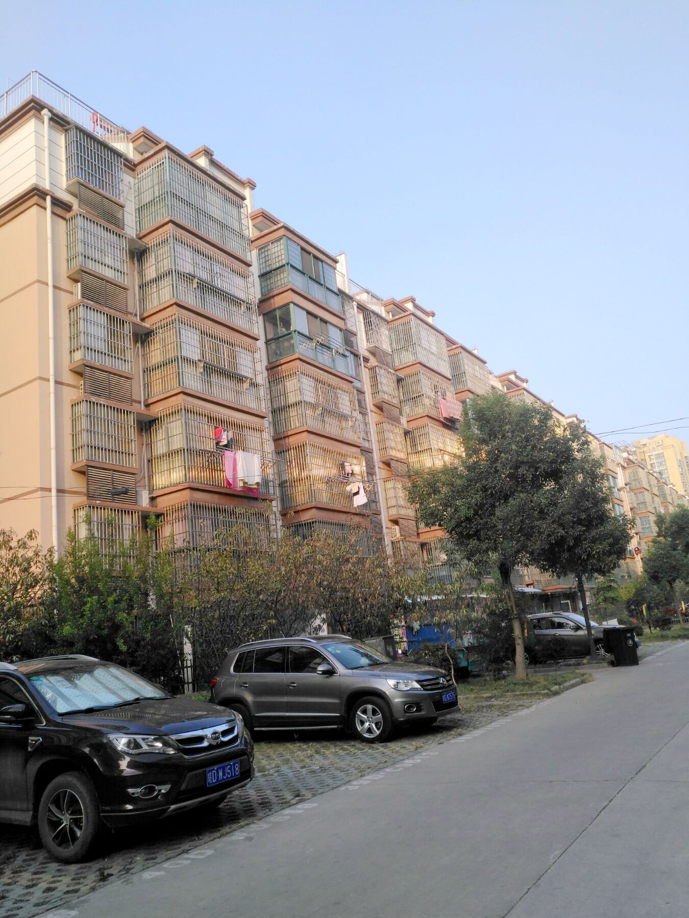 朝阳东路幸福时光小区2室2厅87平精装多层二楼精装房老证急售