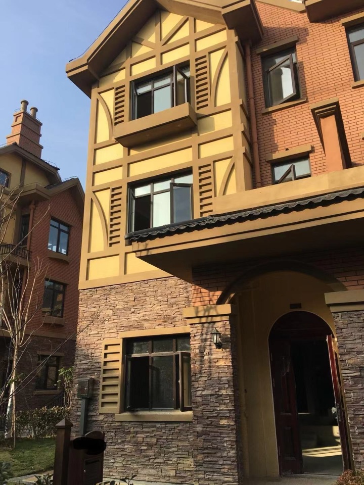 雍景湾连排别墅 边户沿湖边 4房2厅 毛坯房 洞山中学学区 房东急售