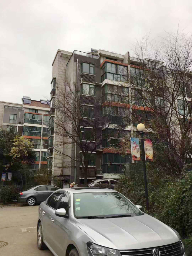 南山村 精装三房3楼121平米 拎包即住