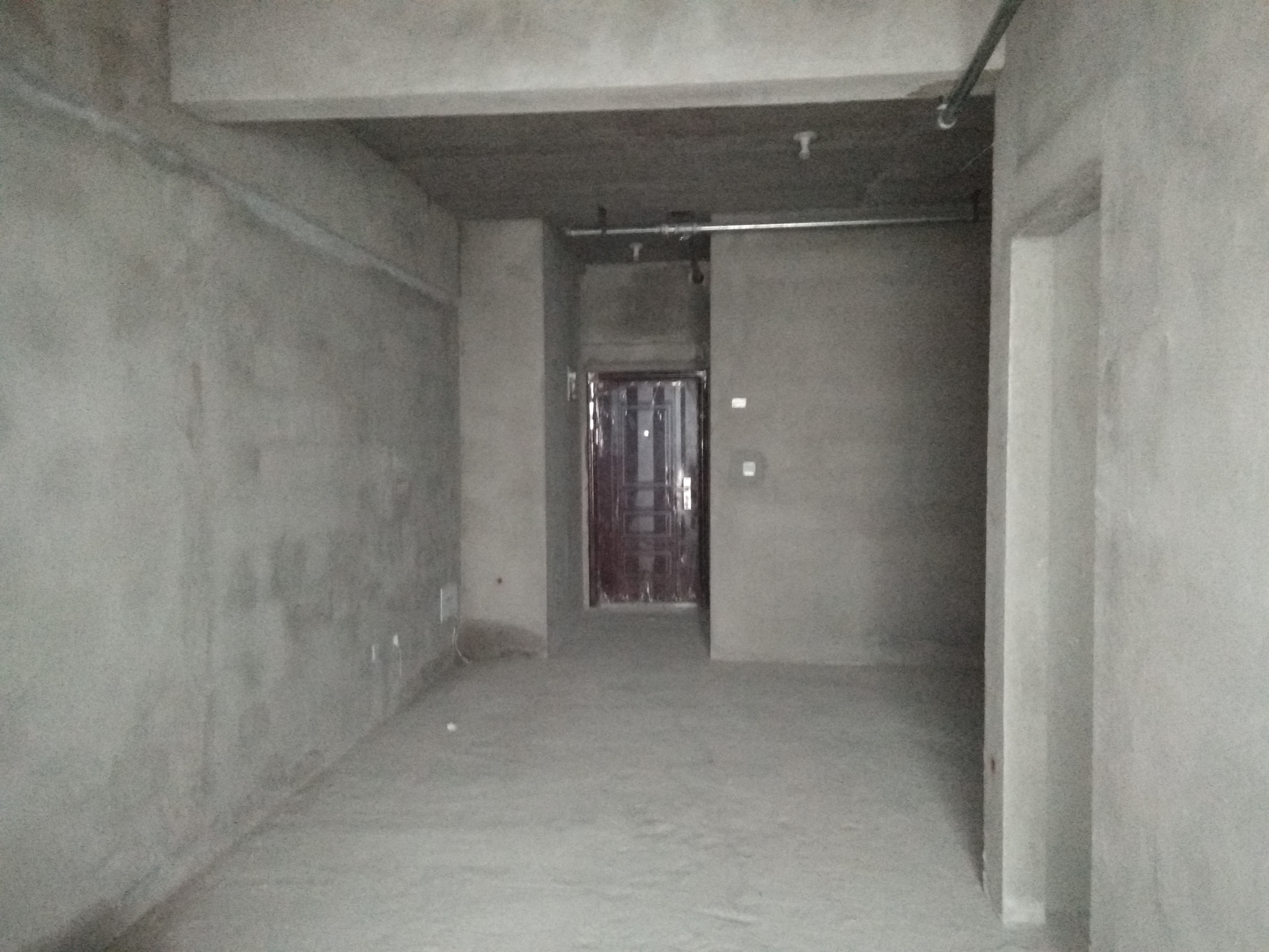 600万 61平   室   西                  万达广场一室一厅毛坯出租