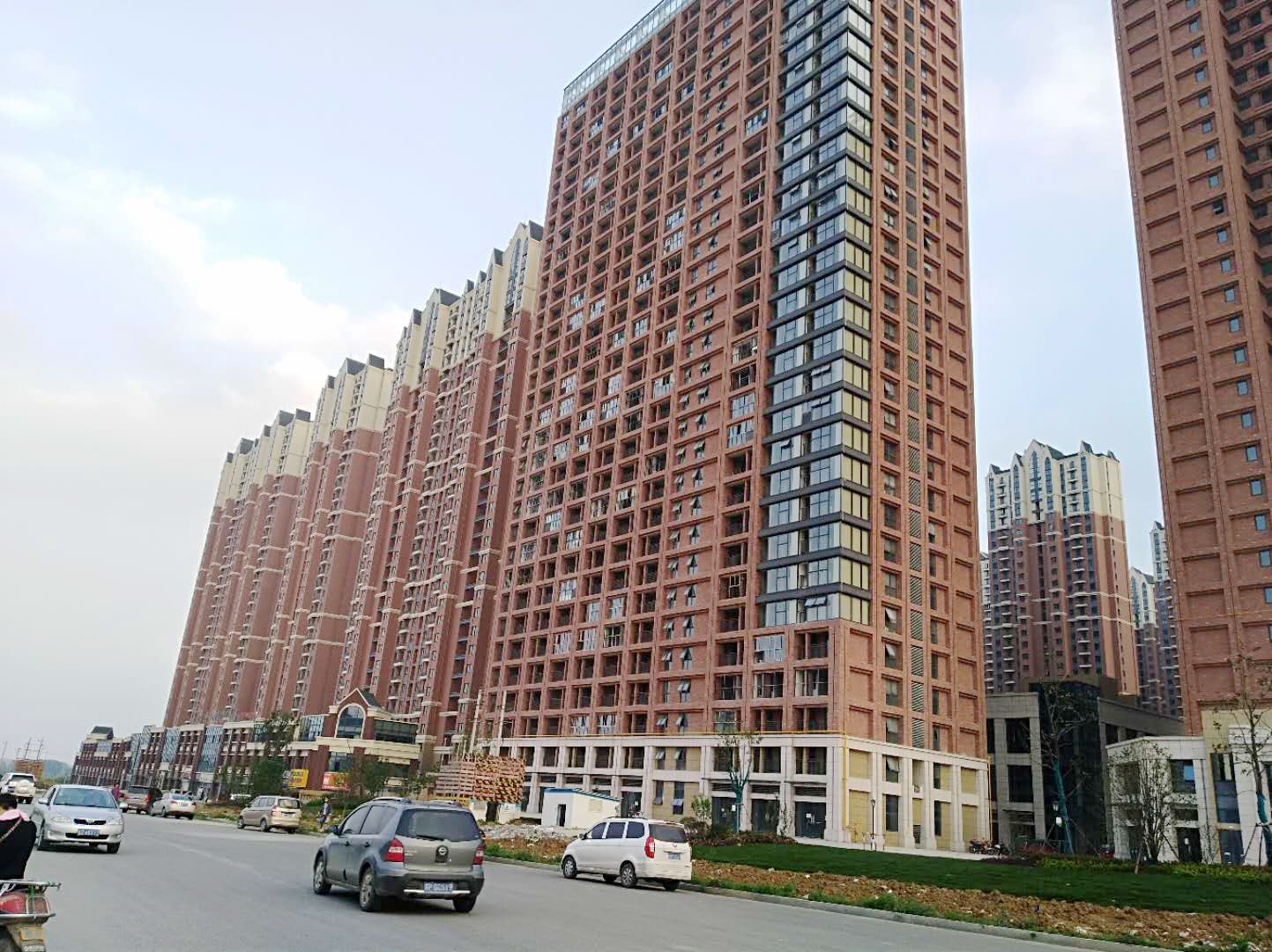 小区环境优美-淮南山南新区租房-淮南爱心房产网