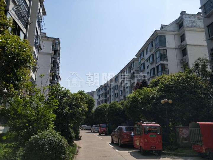 现代汉城三室两厅中装修10444平米