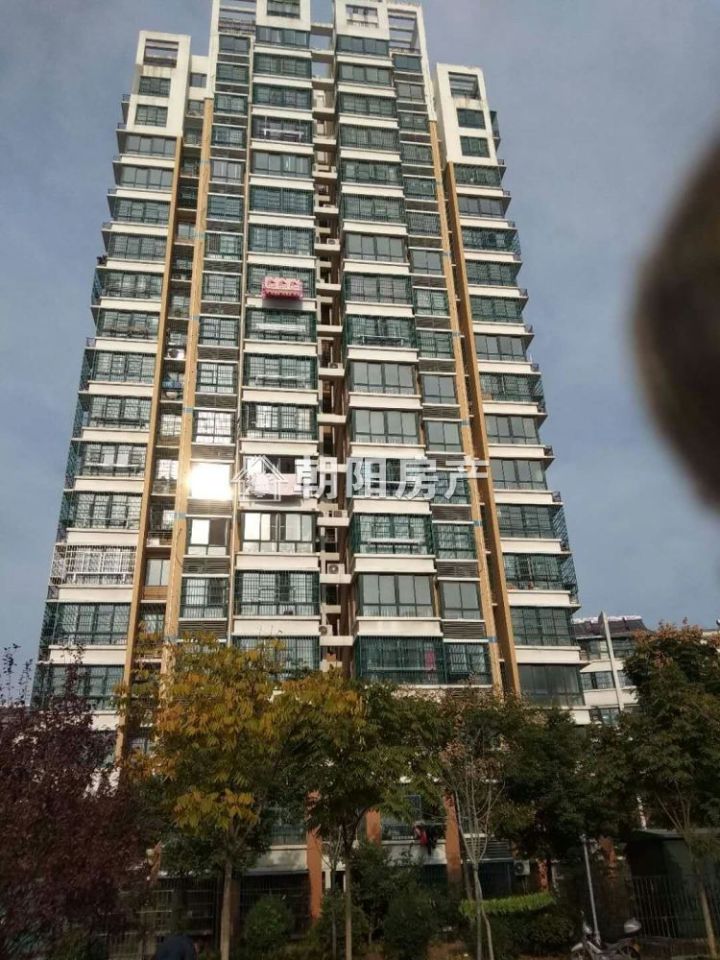 熙城熙园,两室一厅精装修,采光刺眼,小区内设有幼儿园