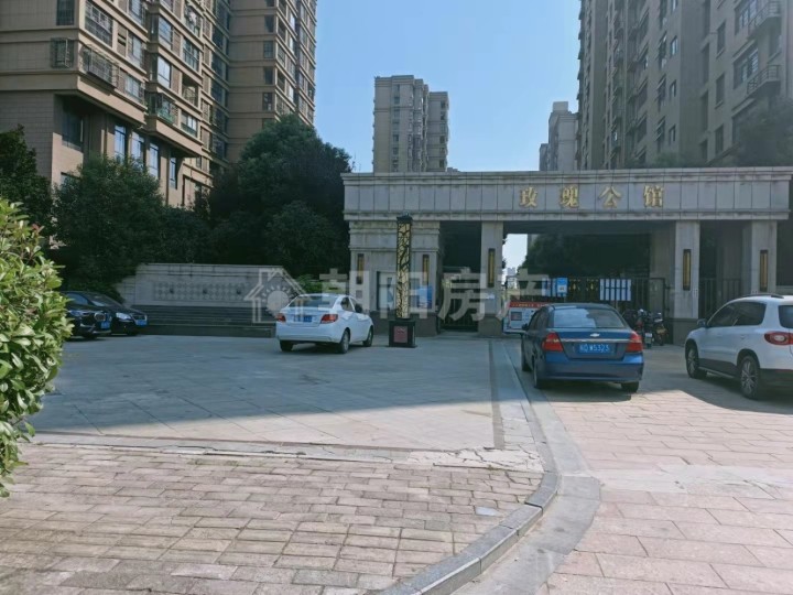 玫瑰公馆四室两厅两卫132平方精装修出售